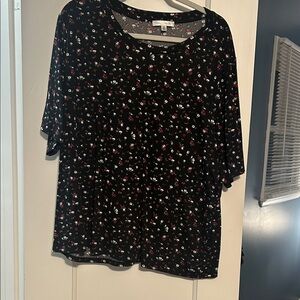 Black Floral Short-Sleeve Tunic Top - Petite Amour